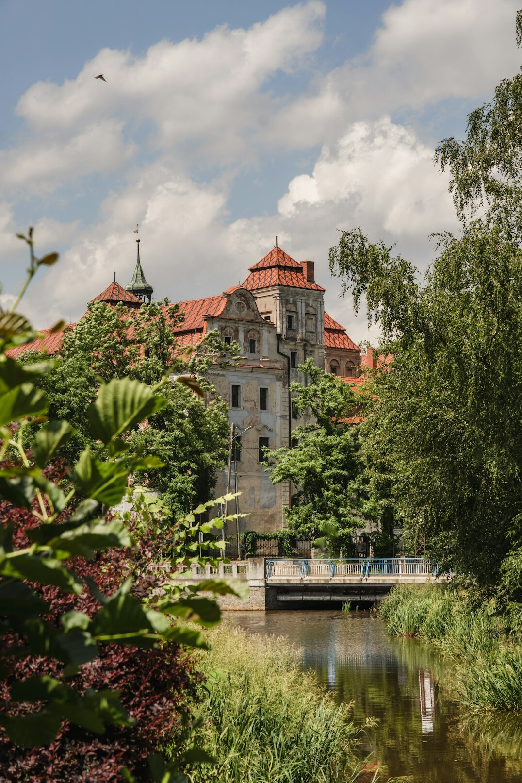 romantic couple in secret polish spot