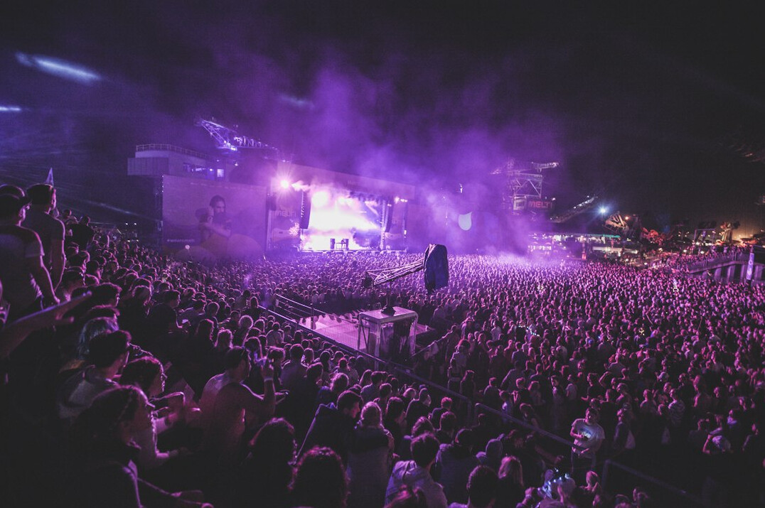evening concert crowd